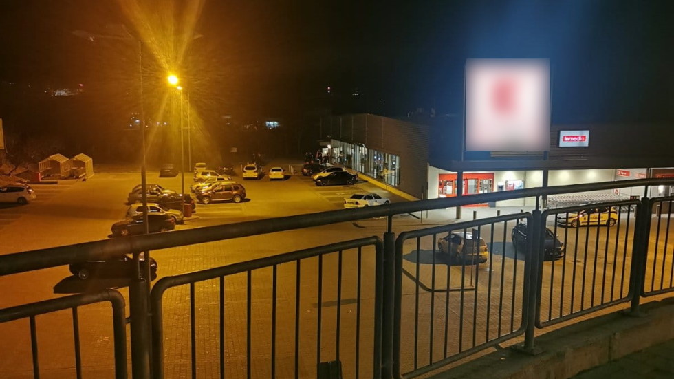 Маскирани и въоръжени ограбиха хипермаркет в Сандански