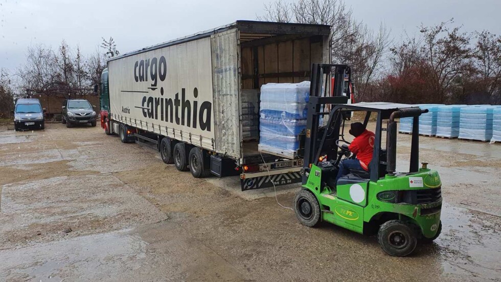 България изпрати първия тир с минерална вода в помощ на Хърватия