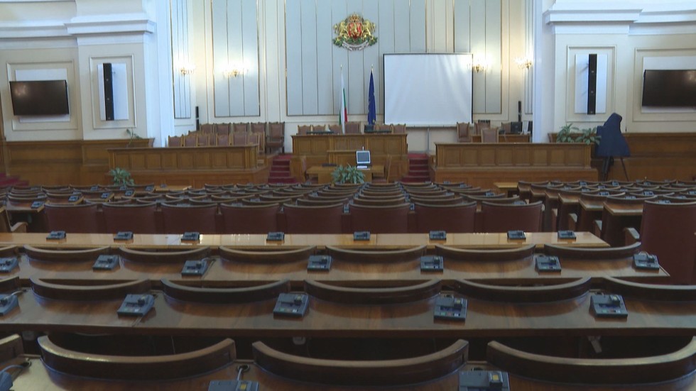 Подготовка за властта: Старата сграда на Народното събрание се готви за новите депутати