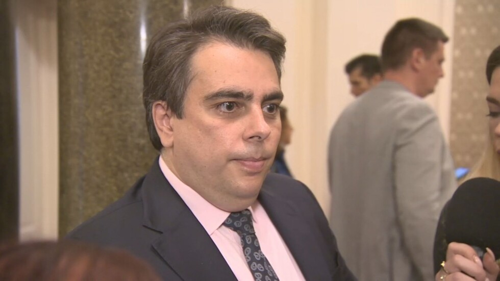 Асен Василев: Текущият бюджет може да издържи януари и февруари