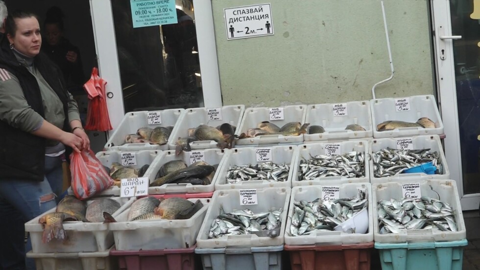 На пазар за Никулден: Има ли увеличение на цената на рибата?