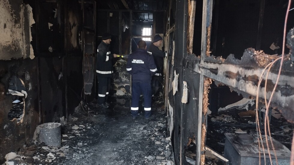 Пожар горя в училище „Петко Славейков“ в Карнобат