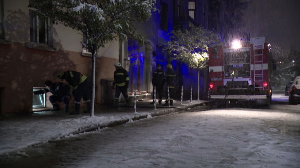 Пожар горя в сграда в центъра на София