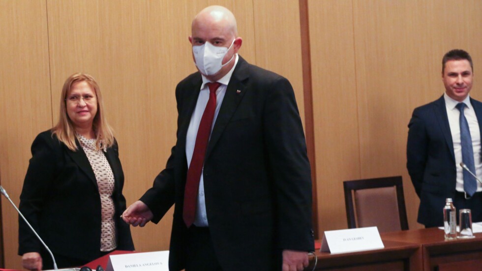 Тежък сблъсък между Гешев и правосъдния министър в „Бояна“