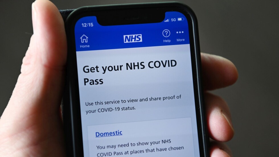 Във Великобритания засилват COVID мерките