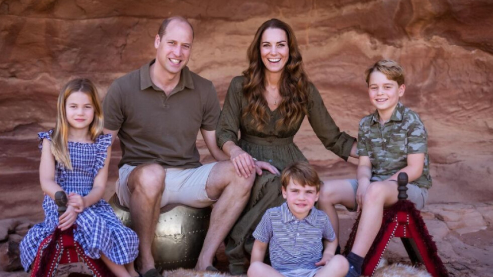 Новата коледната снимка на Кейт, Уилям и трите им деца е сладка като коледна меденка