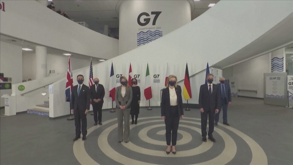 Външните министри на Г-7 обсъждат напрежението между Русия и Украйна