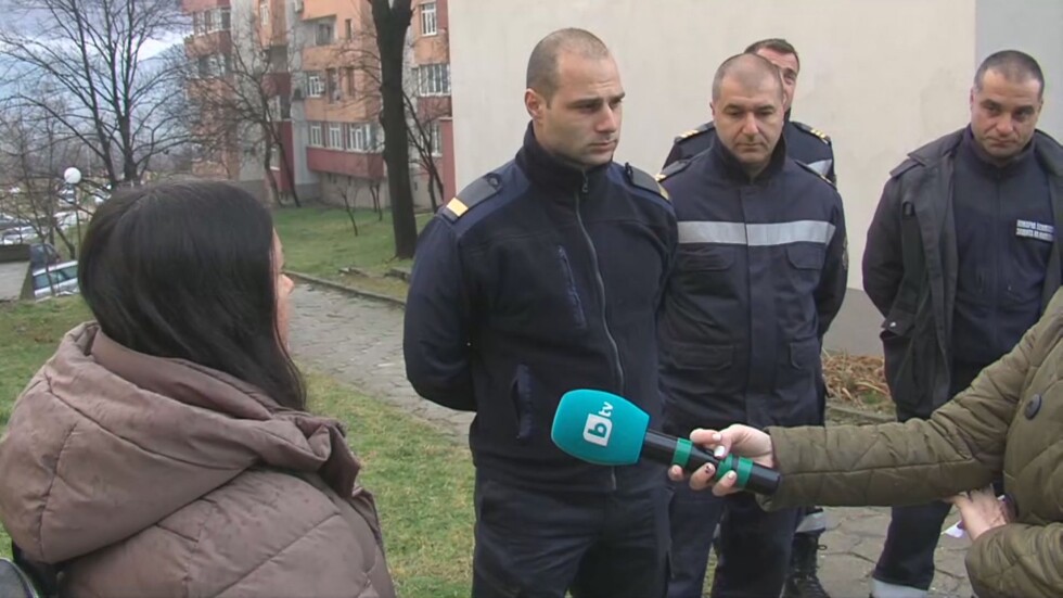 „Ангели в униформа“: Среща с пожарникарите, спасили хората от горящия блок в Благоевград