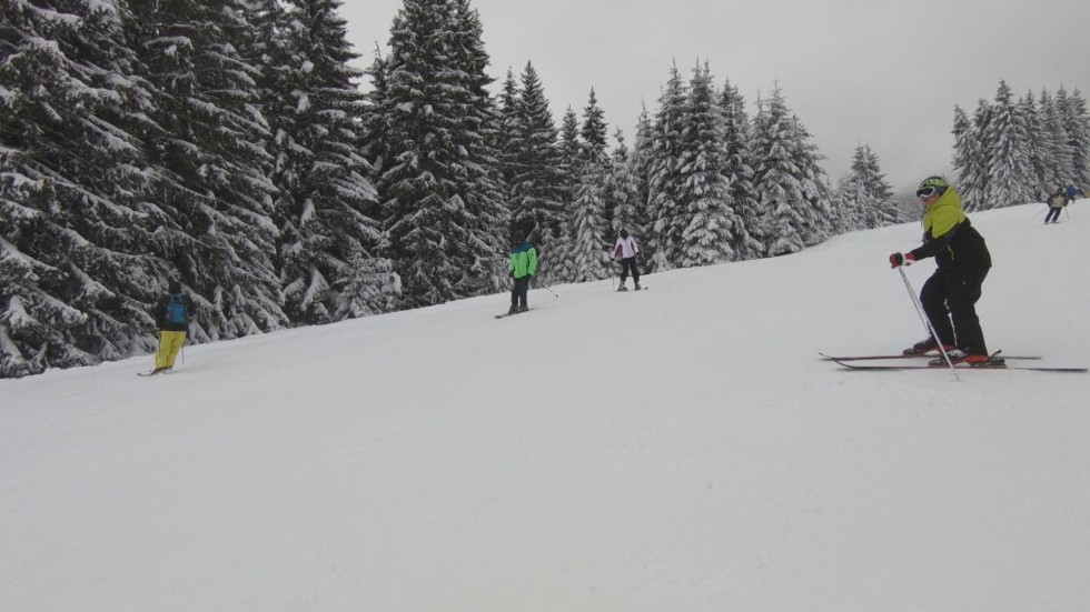 Пампорово посрещна първите скиори и сноубордисти ден по-рано