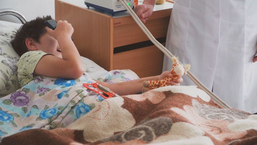 След масивен инсулт и 10 дни в кома: Лекари от Добрич върнаха към живот 12-годишно момче