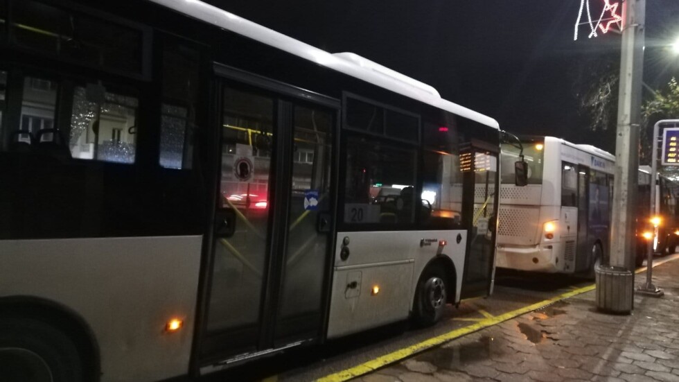 Стрелба по автобуси в центъра на Пловдив