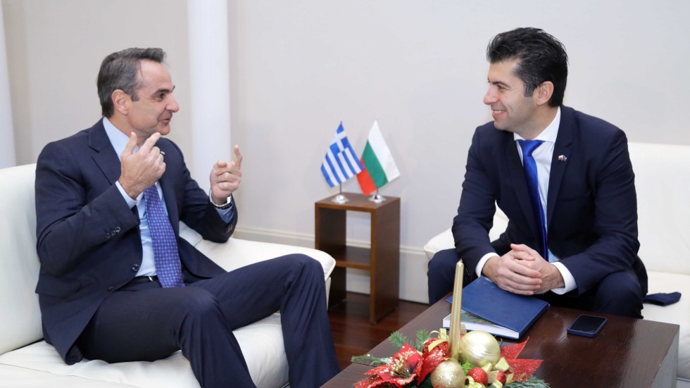Кирил Петков се срещна с премиера на Гърция Кириакос Мицотакис
