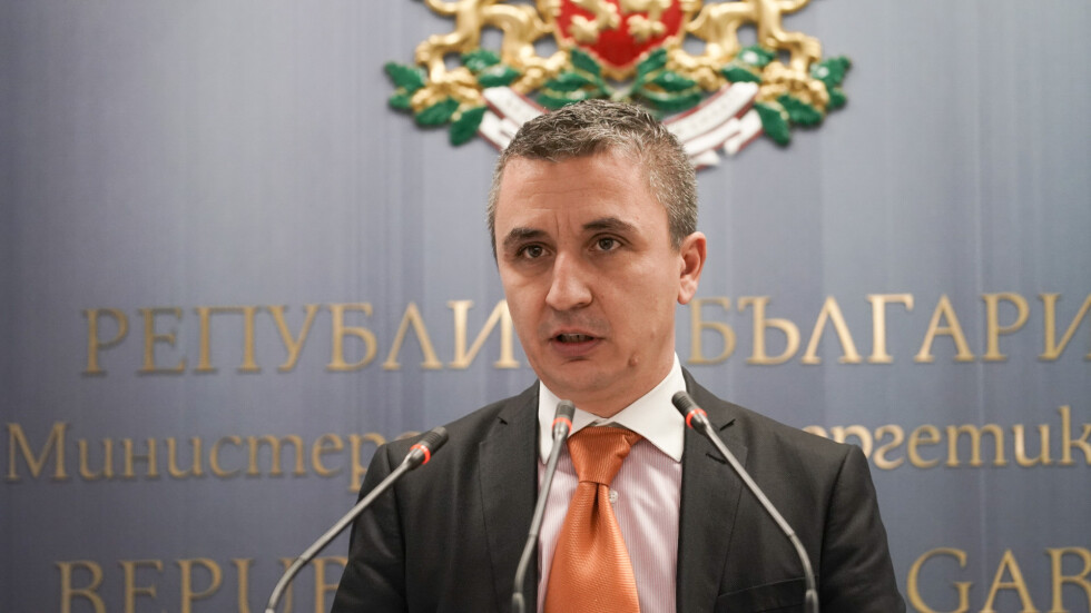 Енергийният министър: Възможно е комисионни да стоят зад забавянето на връзката за азерски газ