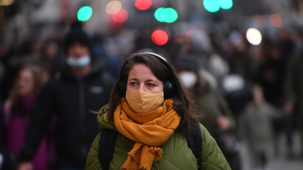 Великобритания премахва зеления сертификат и задължителното носене на маски