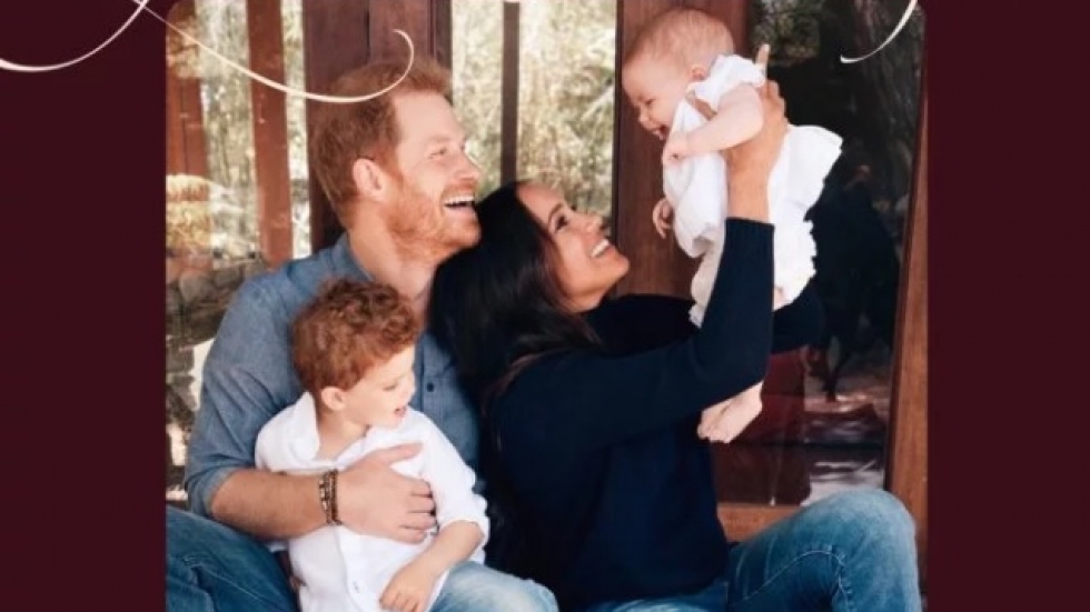 Принц Хари и Меган Маркъл споделиха първа снимка на дъщеря си Лилибет Даяна 