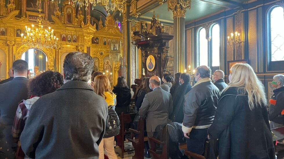 За първи път след дълъг ремонт: Рождественска литургия в Желязната църква в Истанбул