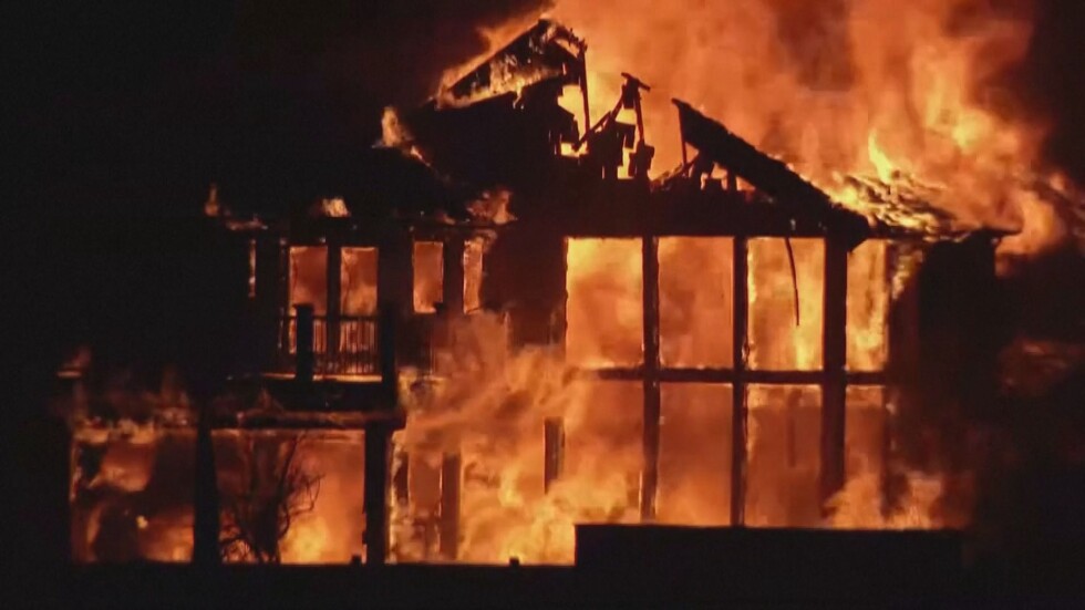 Бедствено положение в Колорадо: Пожар погълна 600 къщи, хиляди са евакуирани 