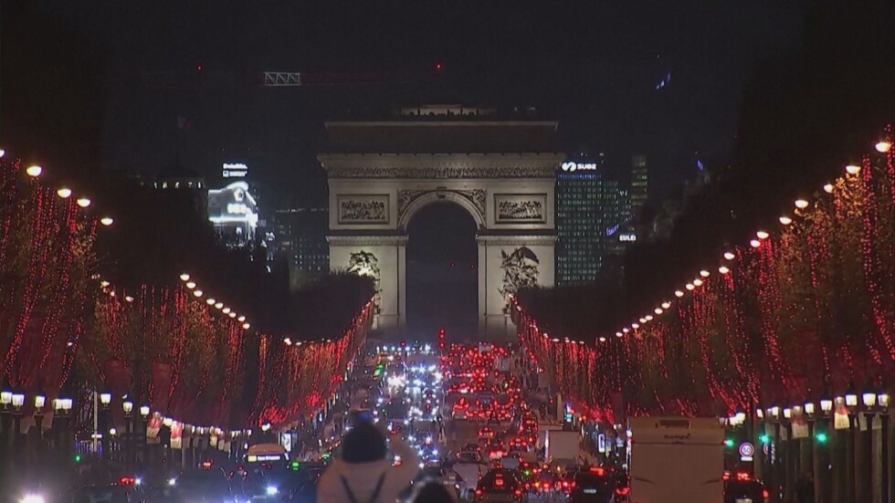 Празник под знака на COVID-19: Нова година с над 200 хиляди новозаразени във Франция