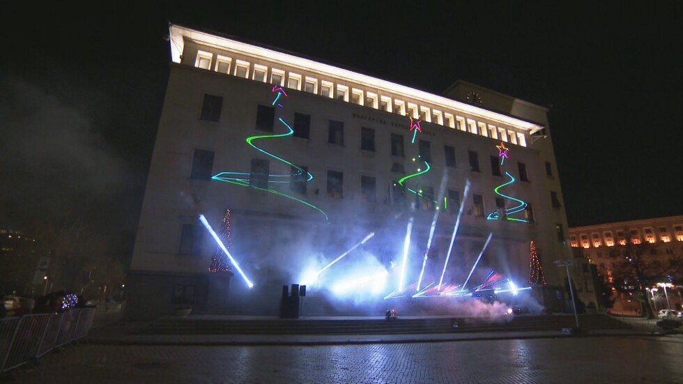 Светлинно шоу в столицата за новата 2022 г. (ВИДЕО)