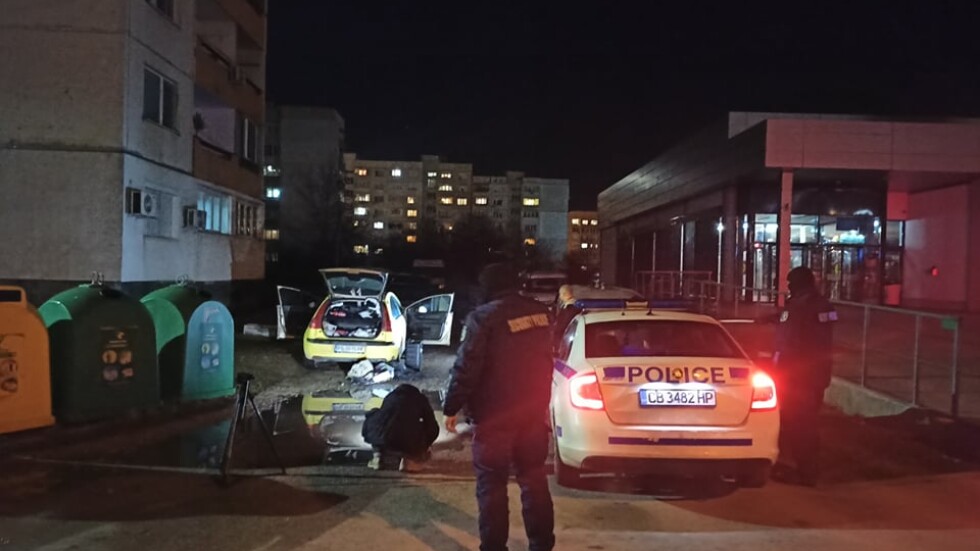 Намериха пистолети в колата на задържания с граната в София
