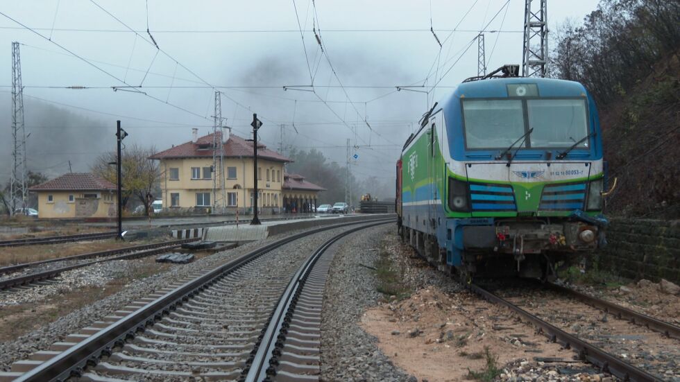 След катастрофата край Клисура: Възстановено е движението на влаковете 
