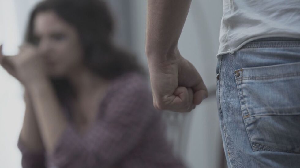Нов случай на домашно насилие: Мъж нападна майка си в Казанлъшко