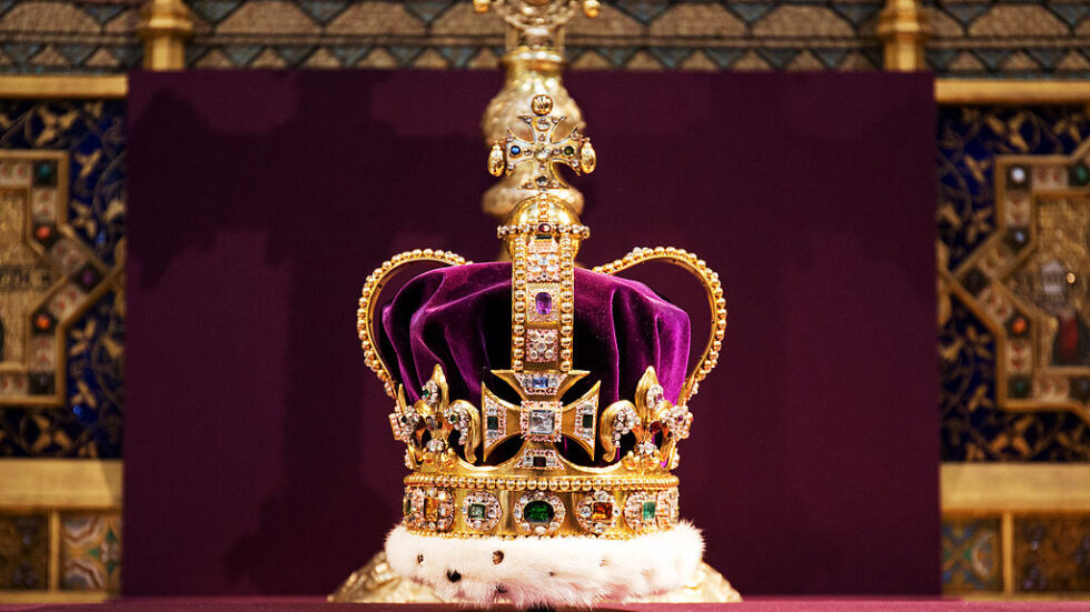 Преработват кралската короната, за да пасне на главата на Чарлз III
