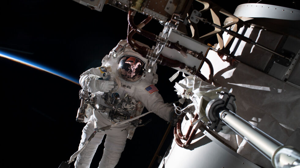 Астронавти на НАСА си направиха космическа разходка (ВИДЕО)