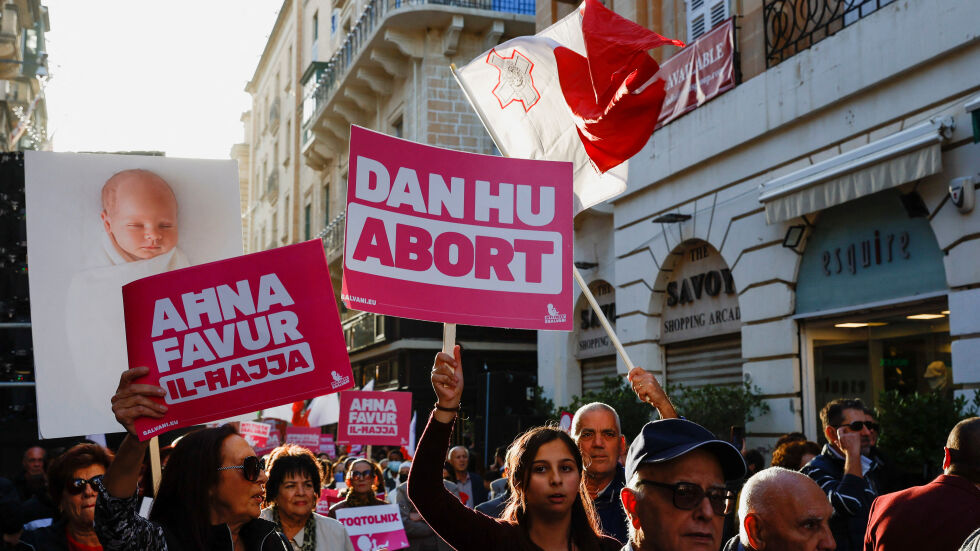 „Ние сме гласът на нероденото бебе“: Протести в Малта срещу либерализация на абортите