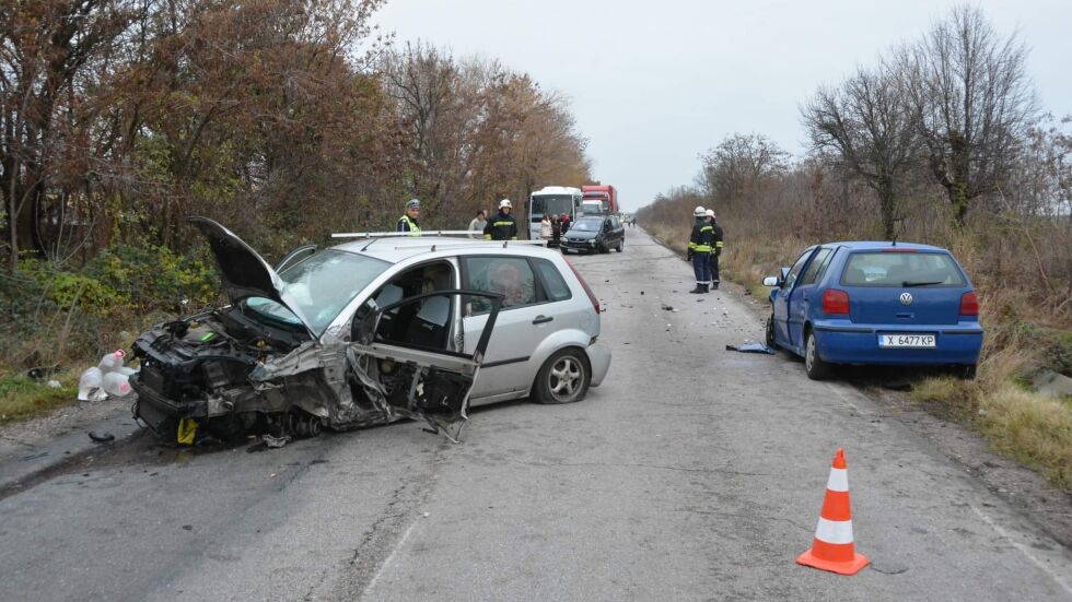 Четирима пострадали при тежка катастрофа край Хасково
