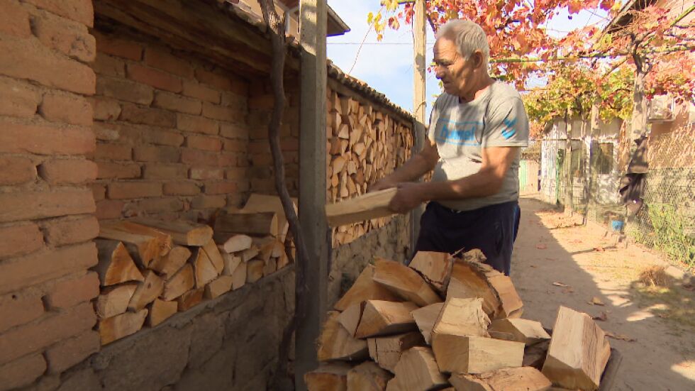 Защо "безплатните" дърва в наводненото село Богдан поскъпнаха?