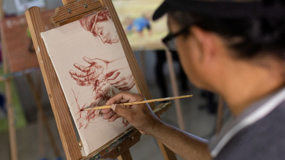 „Не забравям откъде съм дошъл“: Художник рисува със собствената си кръв