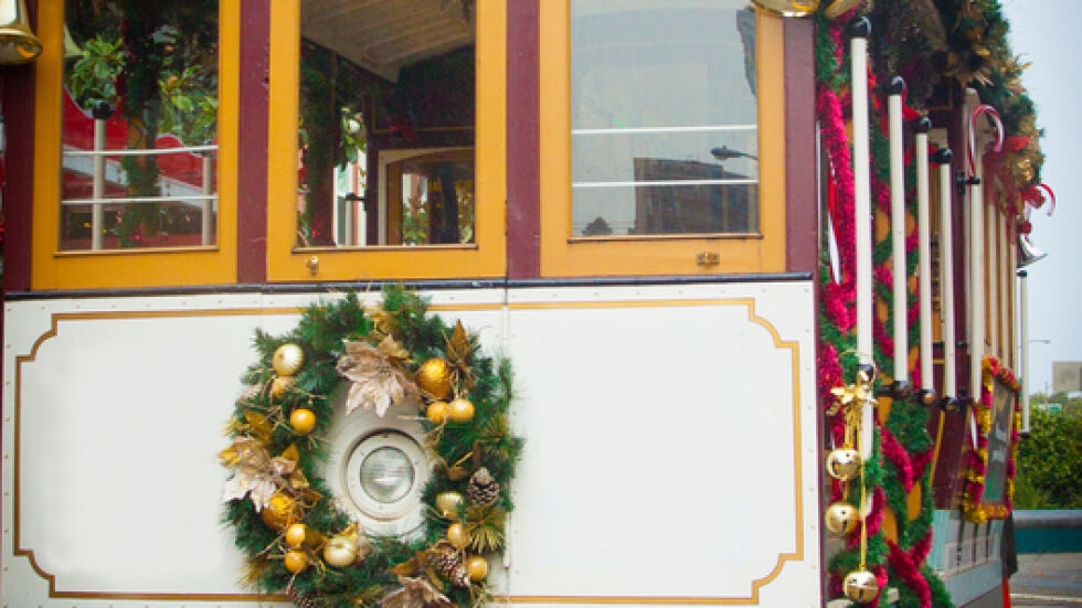 Kоледният ретро трамвай твъгва днес с Дядо Коледа и Снежанка