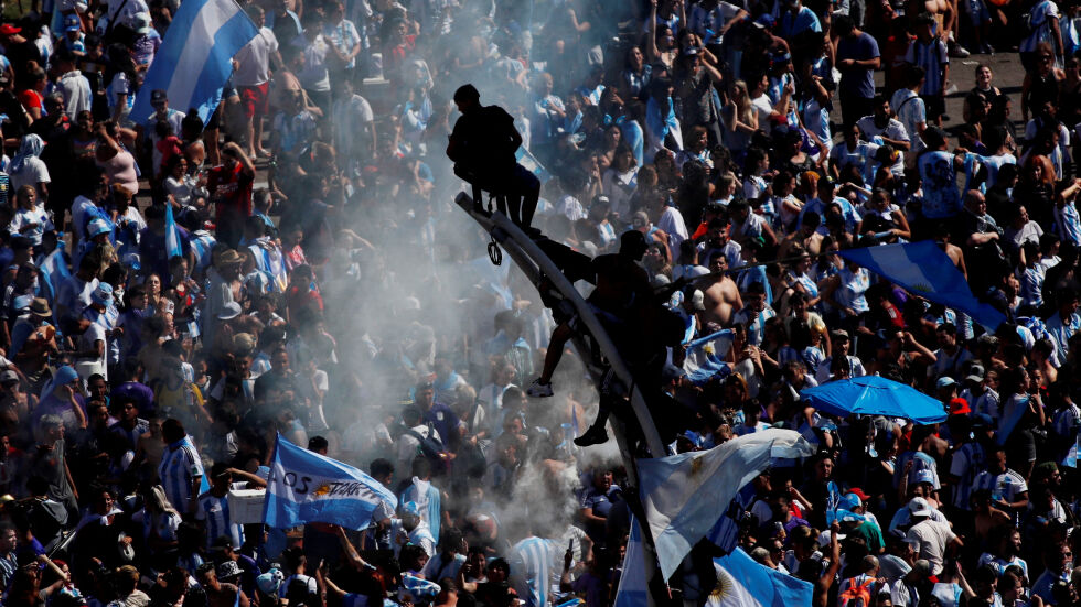 Аржентина цяла нощ празнува след световната титла по футбол 