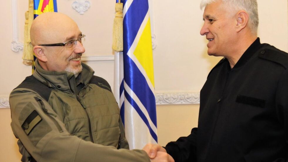 Военният министър в Киев: България е изпратила помощ на Украйна за 448 млн. лв.