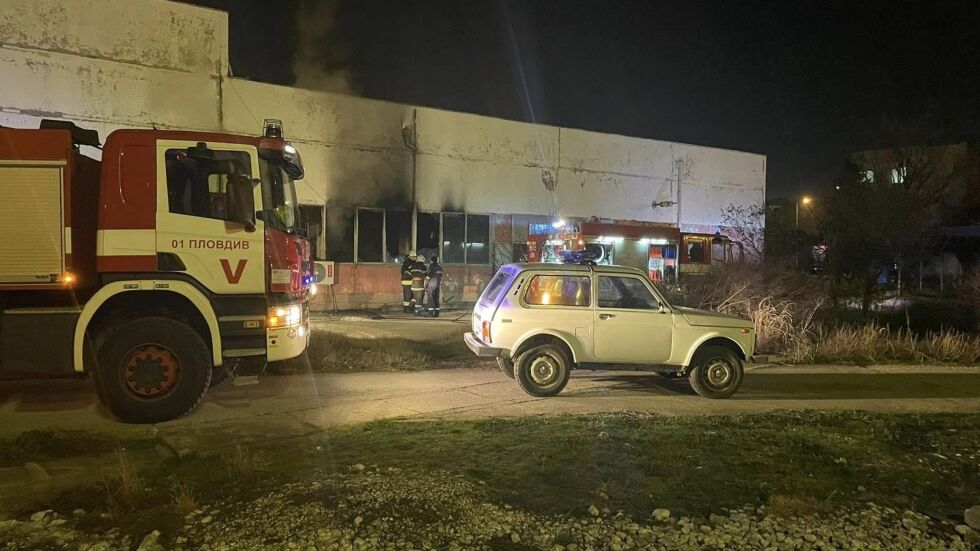 Пожар в стая за почивка на гара Пловдив-Разпределителна (СНИМКИ)