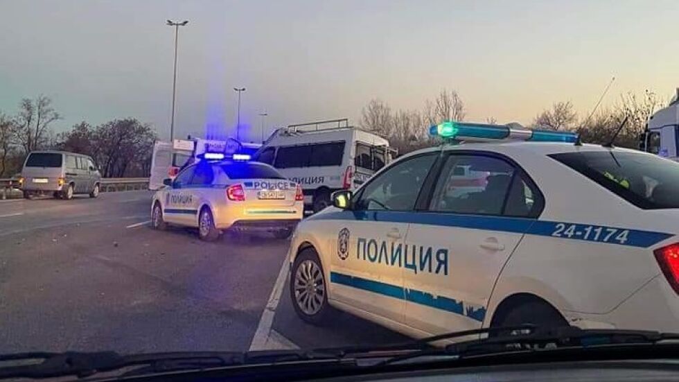 Почина полицаят, пострадал при гонка с мигранти край София