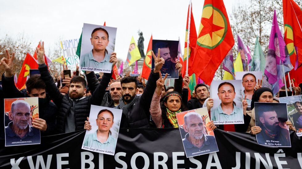 Протест на кюрди в Париж след вчерашните убийства