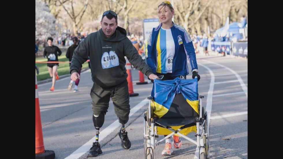След ампутация: Историята на войника Артем, който бяга на Бостънския маратон с протези