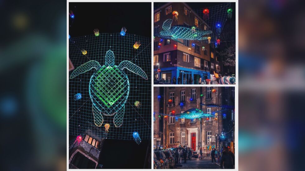 Коледна украса с костенурка и медузи в София предизвика бурни реакции в мрежата (СНИМКИ)