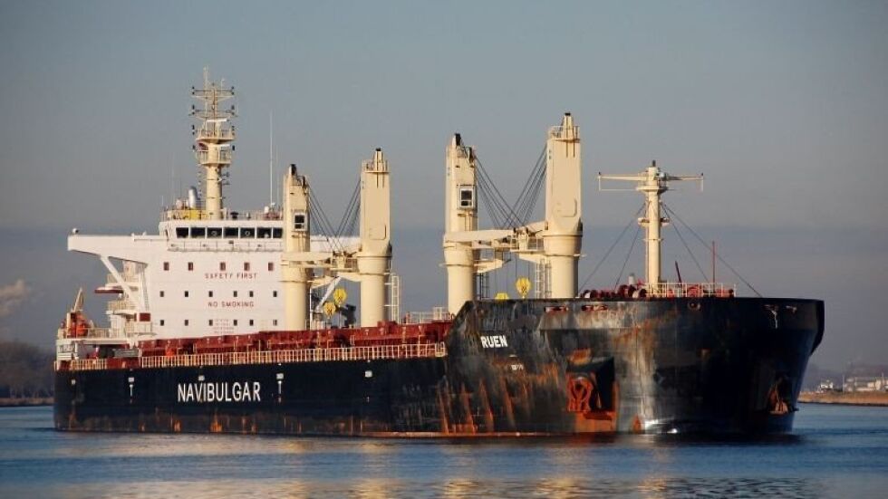 Индийски военни следят движението на похитения български кораб „Руен“