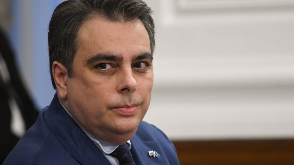"Асен Василев прибра парите": Спор в парламента заради дефицит от 1 млрд. лева