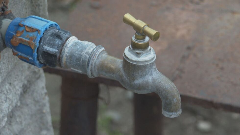 Над три месеца без вода: Как се справят жителите на с. Славяново