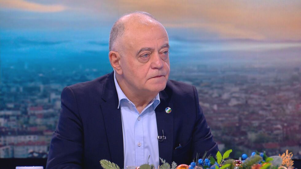  Атанасов: Не е обсъждано ДПС да участват със свои министри след ротацията