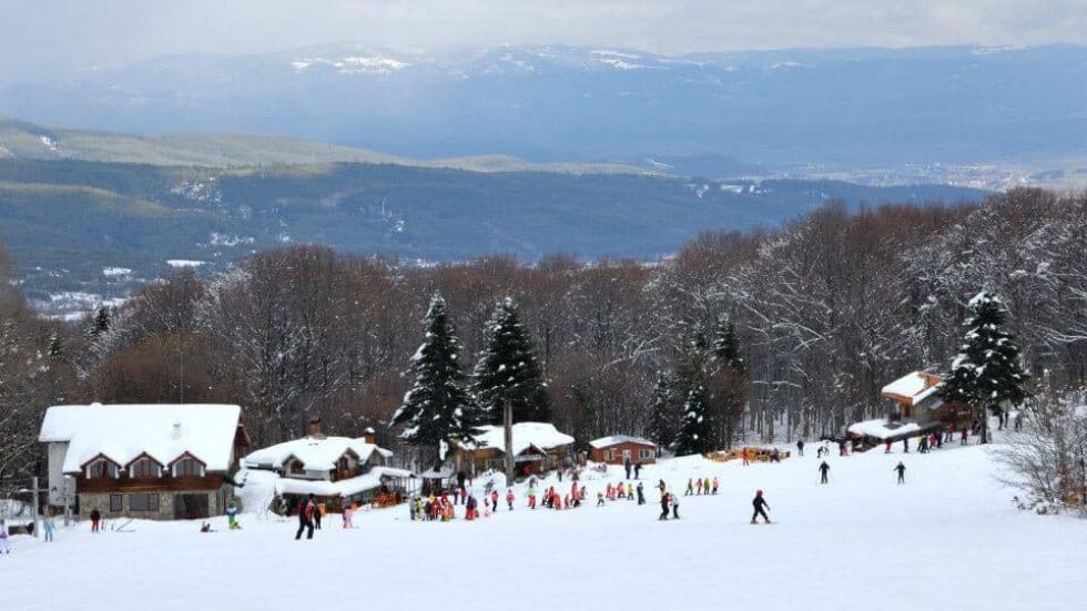 Обработени писти и снежни забавления: Ски писта „Кулиното“ край Разлог посреща първите си гости
