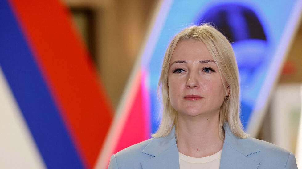 Русия забрани на бивша журналистка да се изправи срещу Путин