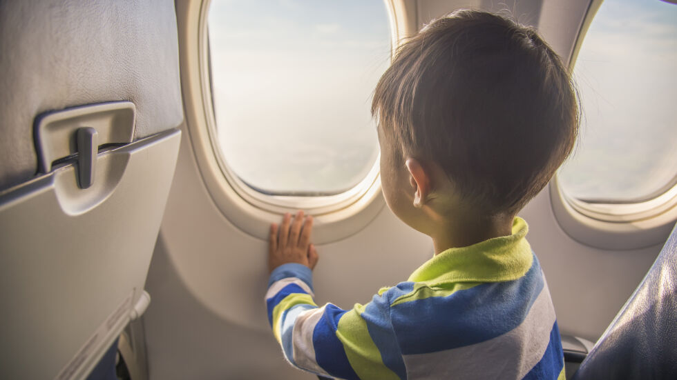 Вместо при баба: Качиха непридружено 6-годишно дете на грешния полет