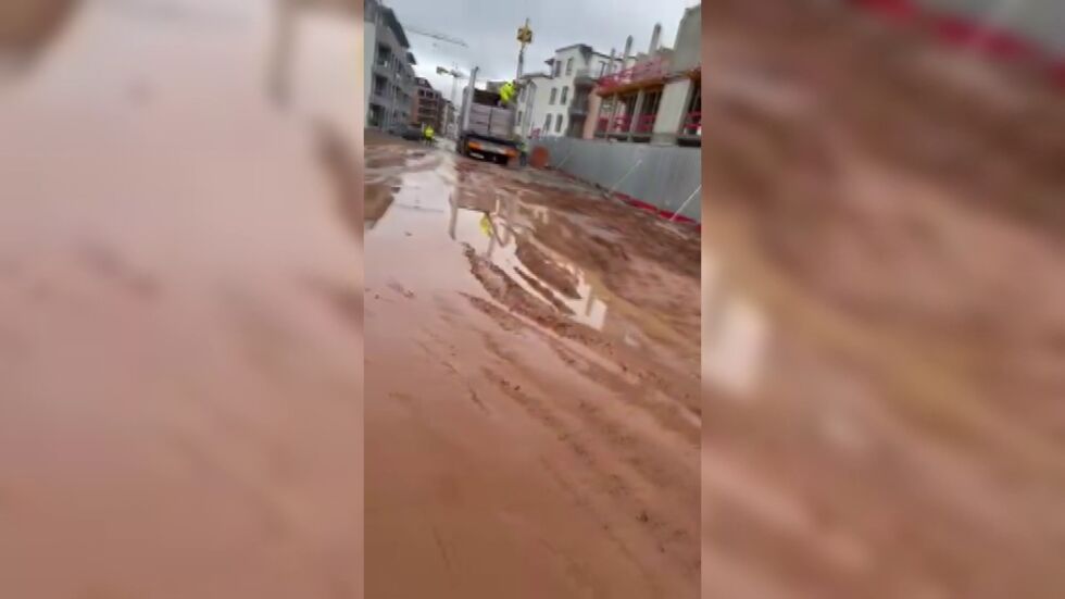 „Заложници на домовете си“: Защо жители на кв. „Малинова долина“ тънат в кал „до ушите“