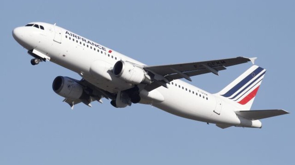 Заради агресивен пътник: Приземиха извънредно самолет на „Еър Франс“ на Летище София