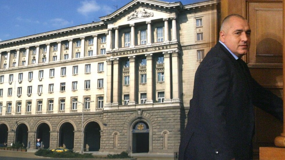 Борисов подаде оставка, 24 часа след като обяви, че остава